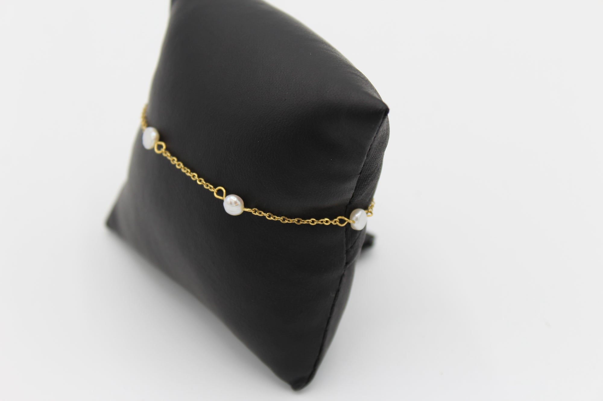 Station Pearl Bracelet