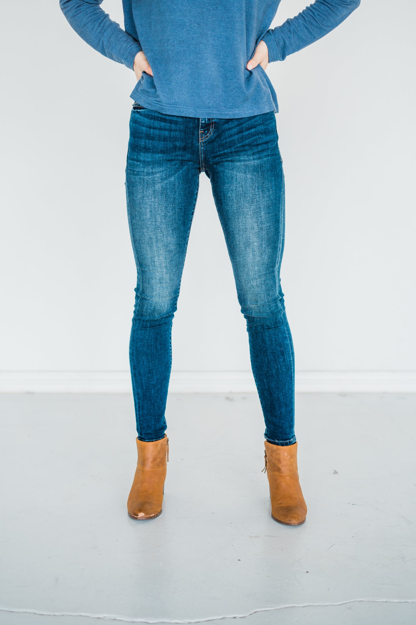 Mid-Rise Non-distressed Dark Wash Skinny Jeans