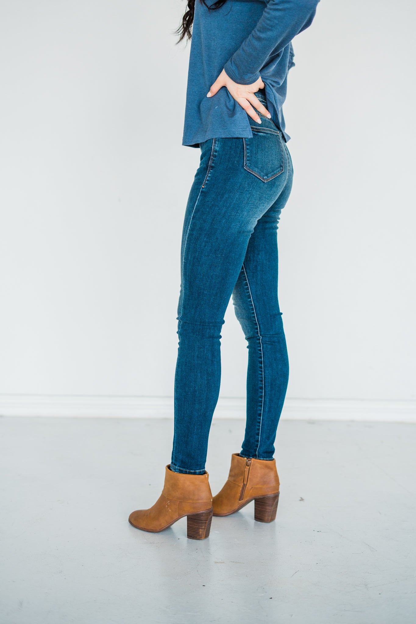 Mid-Rise Non-distressed Dark Wash Skinny Jeans