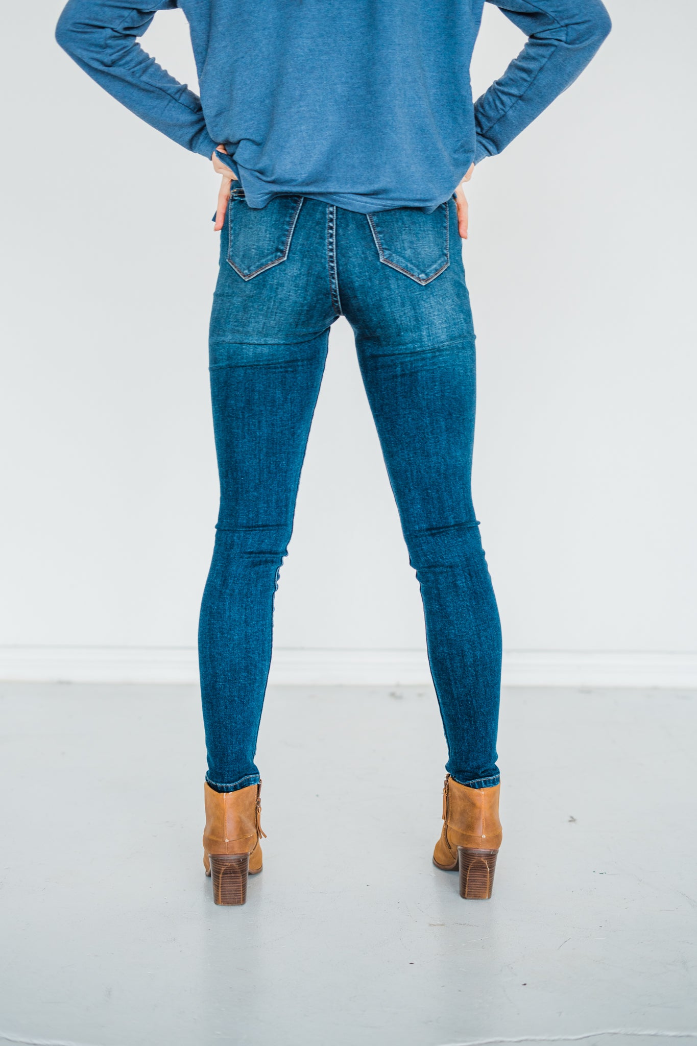 Mid-Rise Non-distressed Dark Wash Skinny Jeans